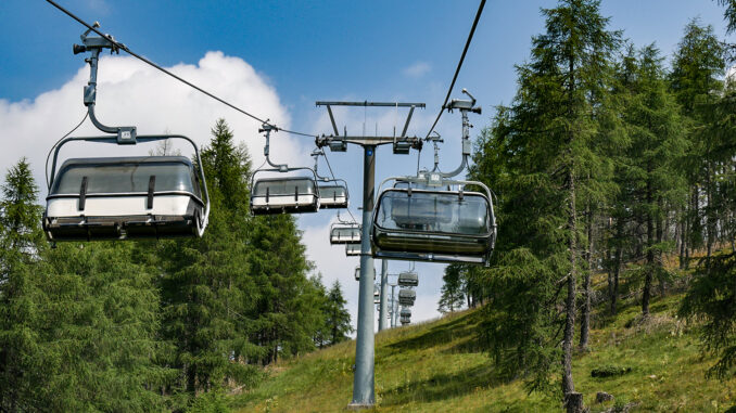 Die alte 4er Gipfelbahn auf der Gerlitzen Alpe ist bereits demontiert. Bild: Christian Schön / Alpintreff.de