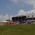 Blick auf das Gipfelhaus.